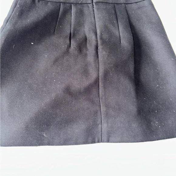 Express Skirt Womens Size 0 Black Mini Pleated Pockets Gold Buttons
Zip Back - Picture 4 of 4